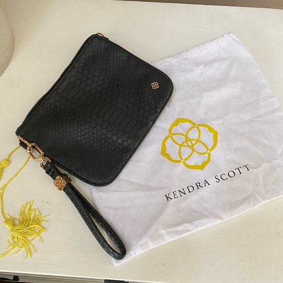 Kendra Scott Handbags - Kendra Scott medium black wristlet